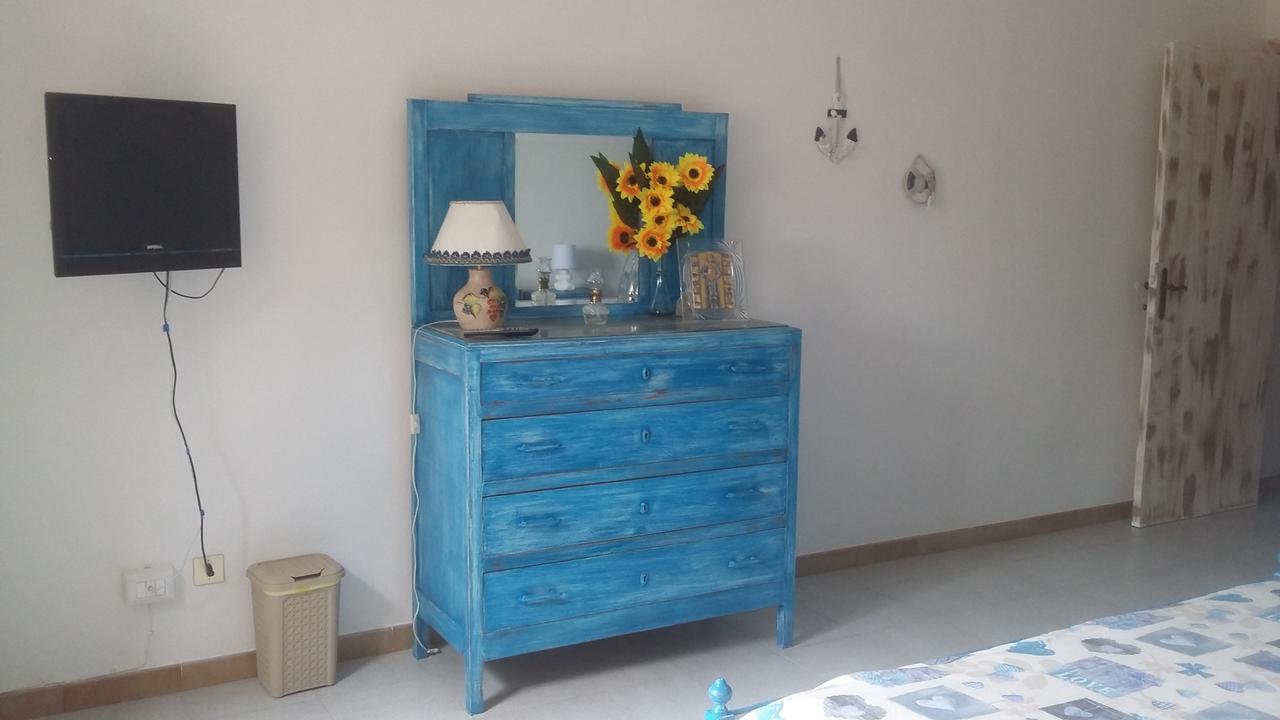 B&B Le Peonie Badesi Bagian luar foto