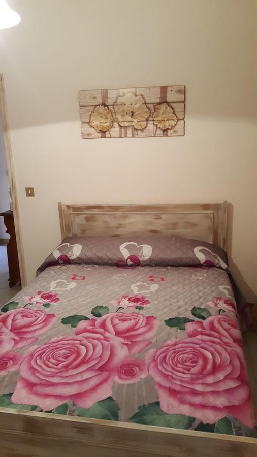 B&B Le Peonie Badesi Bagian luar foto
