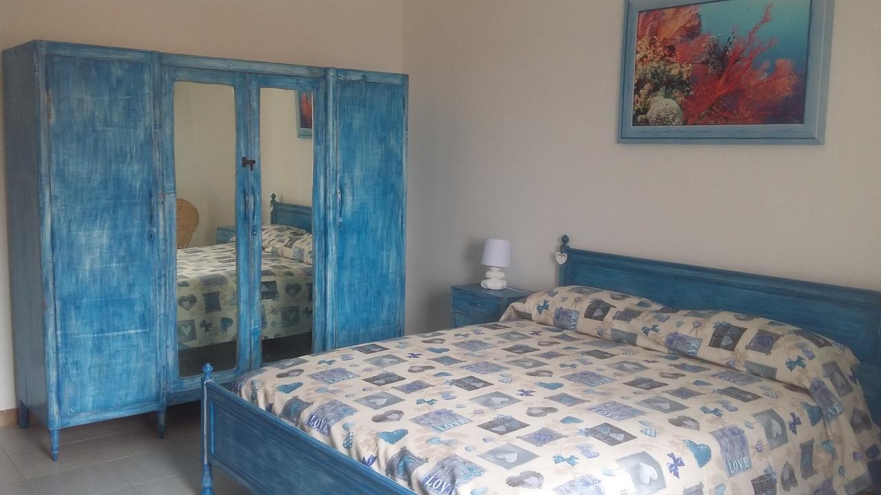 B&B Le Peonie Badesi Bagian luar foto