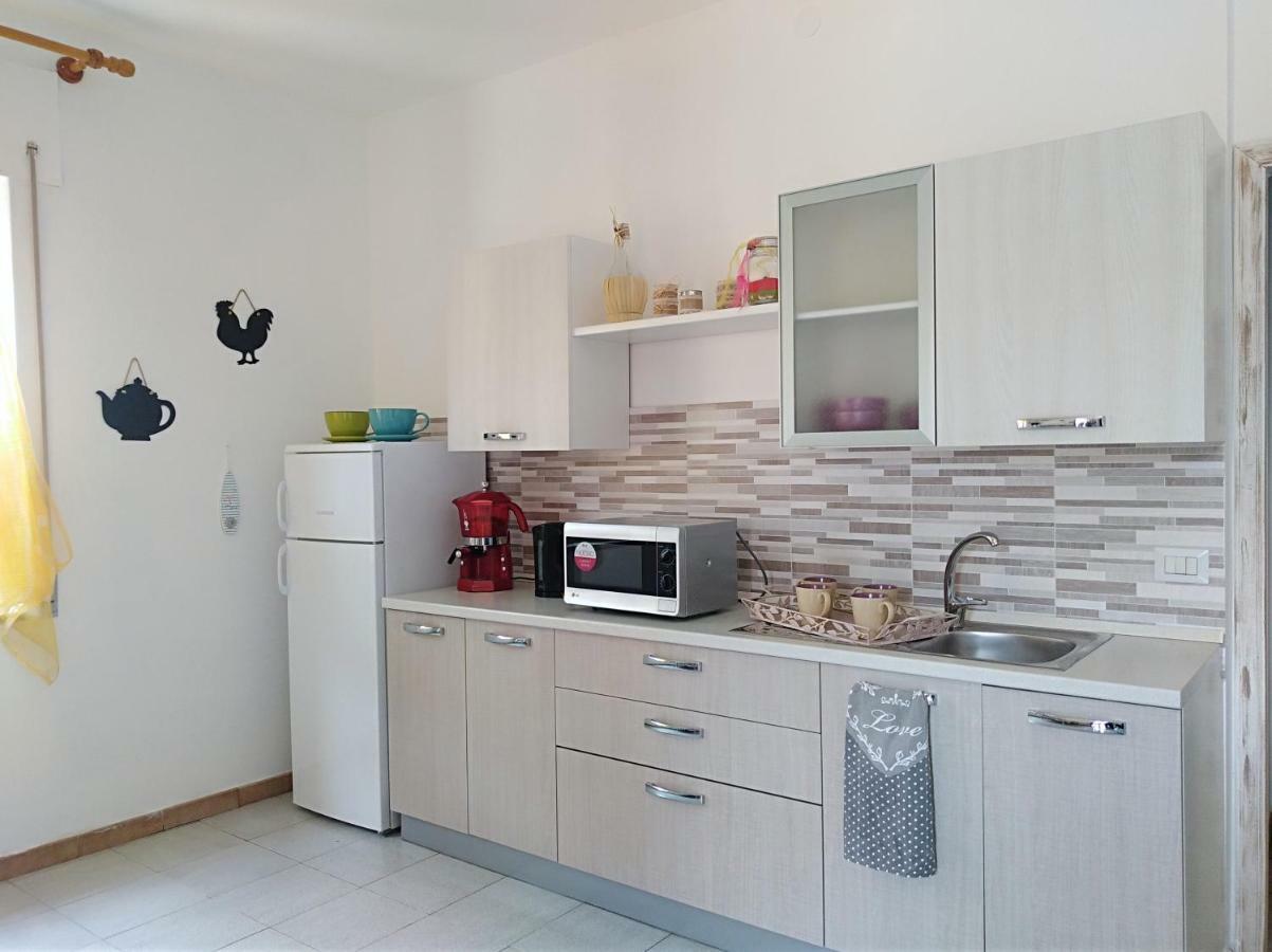 B&B Le Peonie Badesi Bagian luar foto