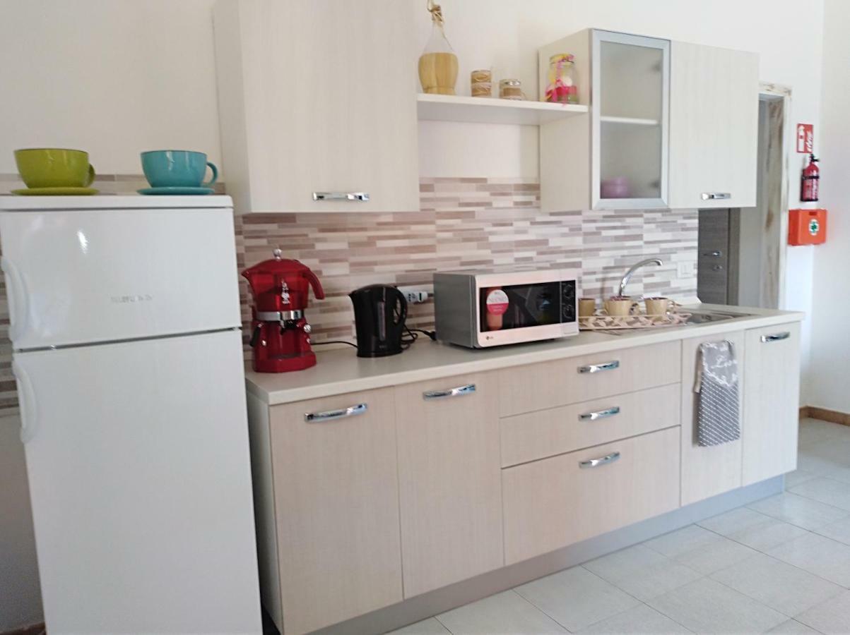 B&B Le Peonie Badesi Bagian luar foto