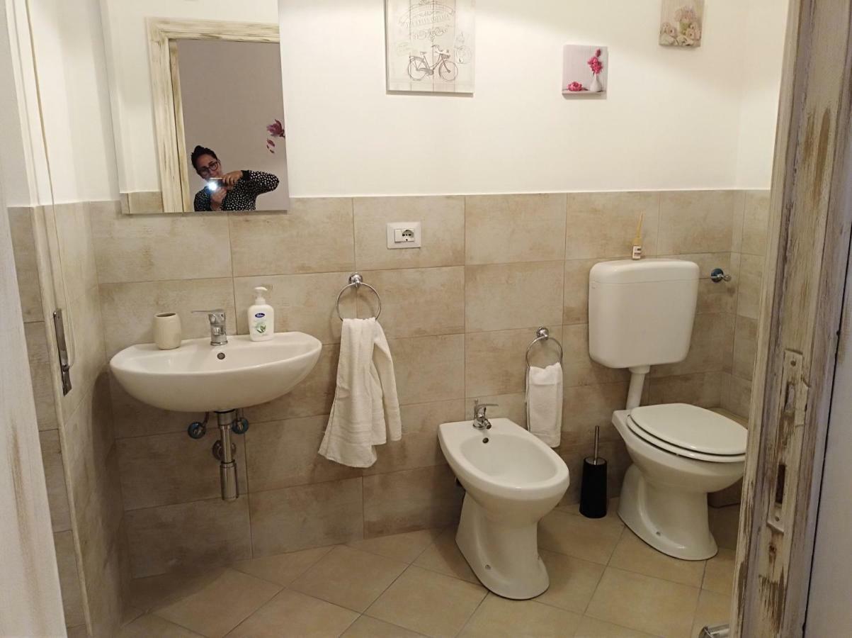 B&B Le Peonie Badesi Bagian luar foto